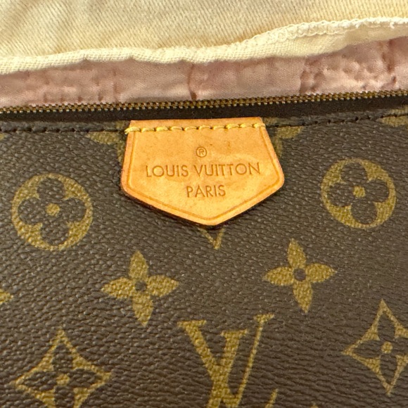 Louis Vuitton Pochette Cross Body - Picture 9 of 13